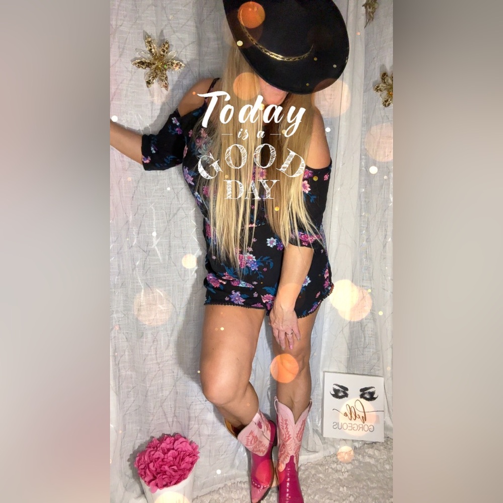 Mudd Black Floral Romper Size L EUC